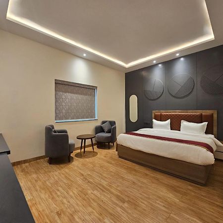 Hotel Elara Dehradun Zewnętrze zdjęcie