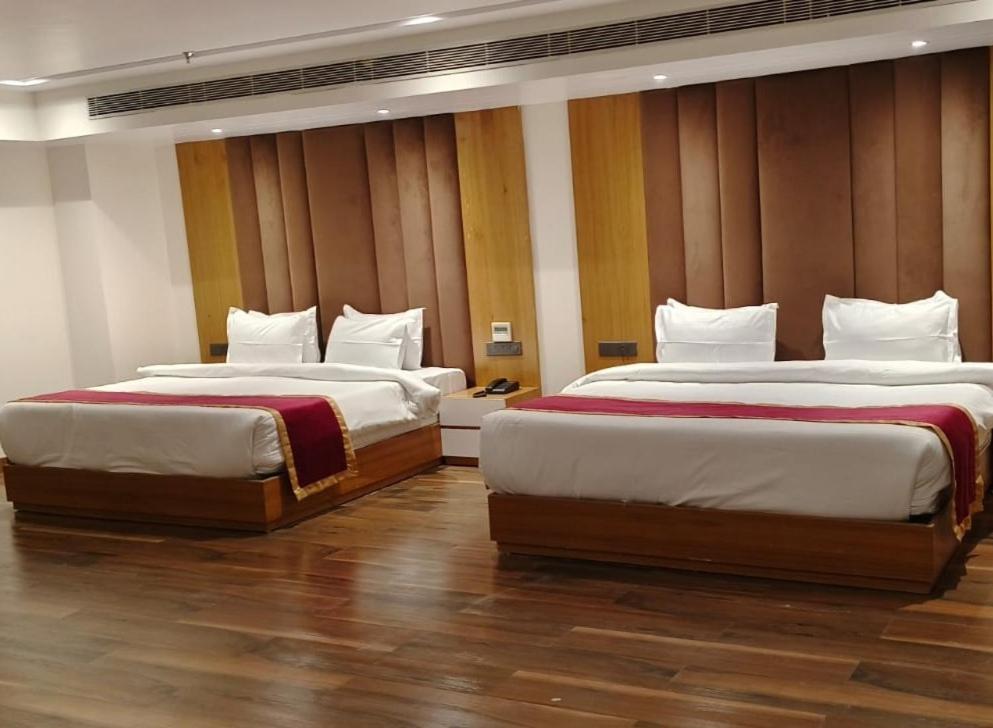 Hotel Elara Dehradun Zewnętrze zdjęcie