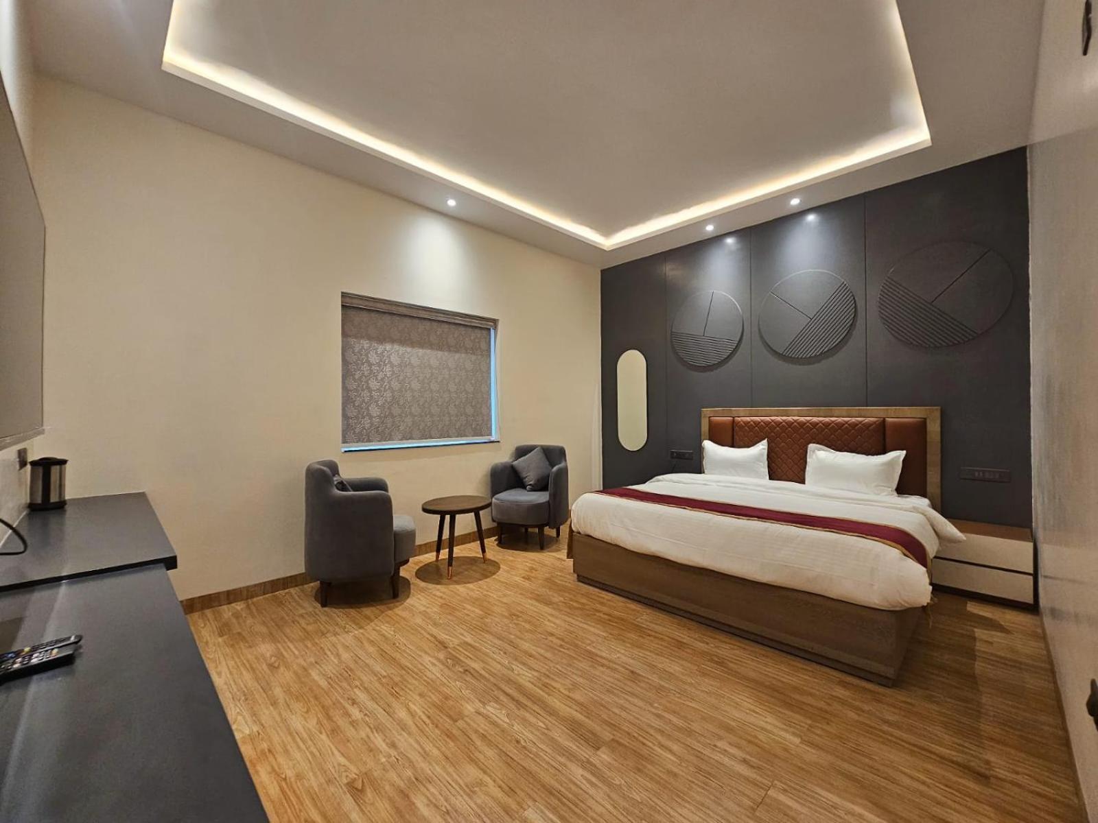 Hotel Elara Dehradun Zewnętrze zdjęcie