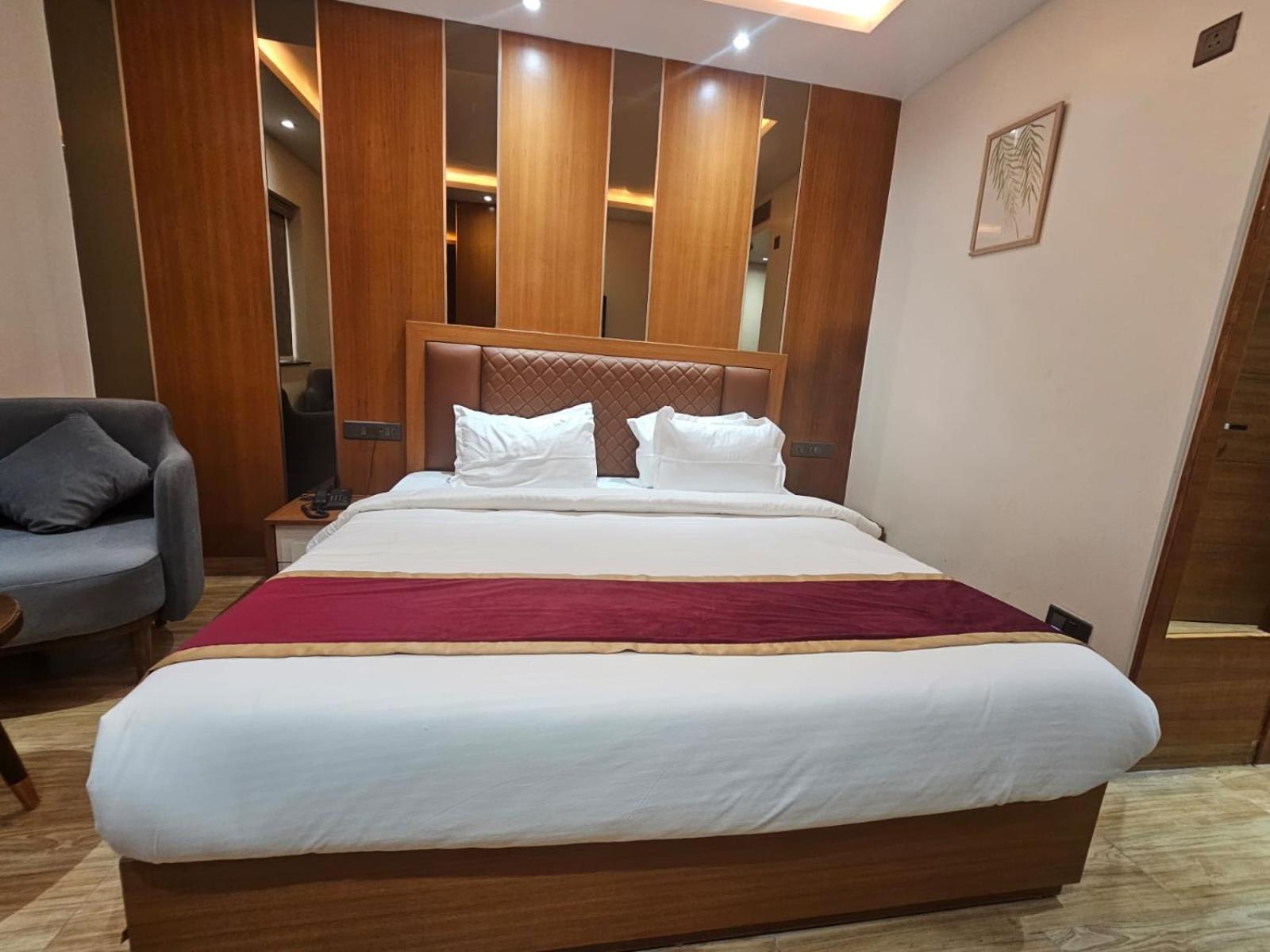 Hotel Elara Dehradun Zewnętrze zdjęcie